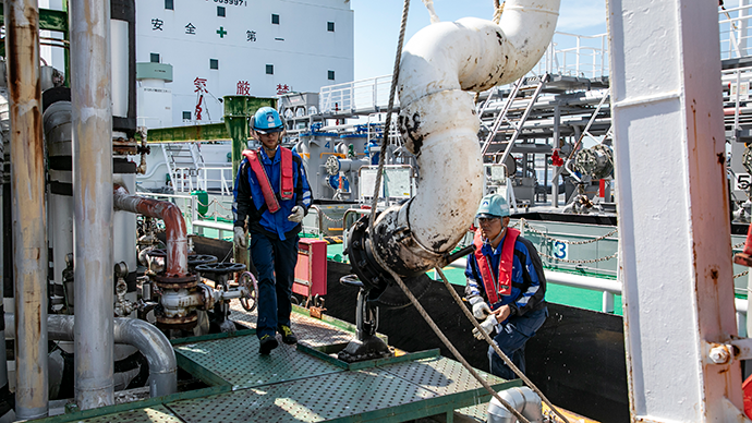 ローディングアーム取付の様子
